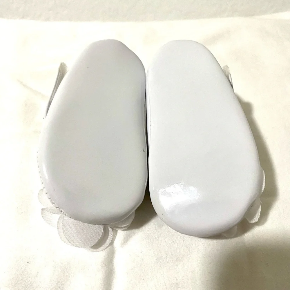 FIRST STEP Baby Girl’s White Shoes with Flower and Shine Heart. Size 6-9 Months